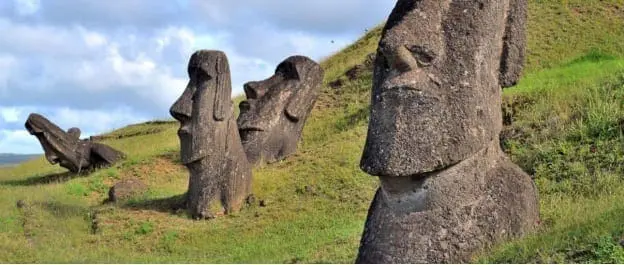 Adventure: Moai Monolithic Statues